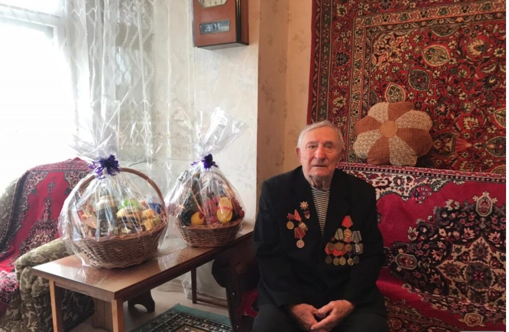 Депутат Госдумы Юрий Левицкий поздравил ветерана ВОВ с наступающим Днем защитника Отечества