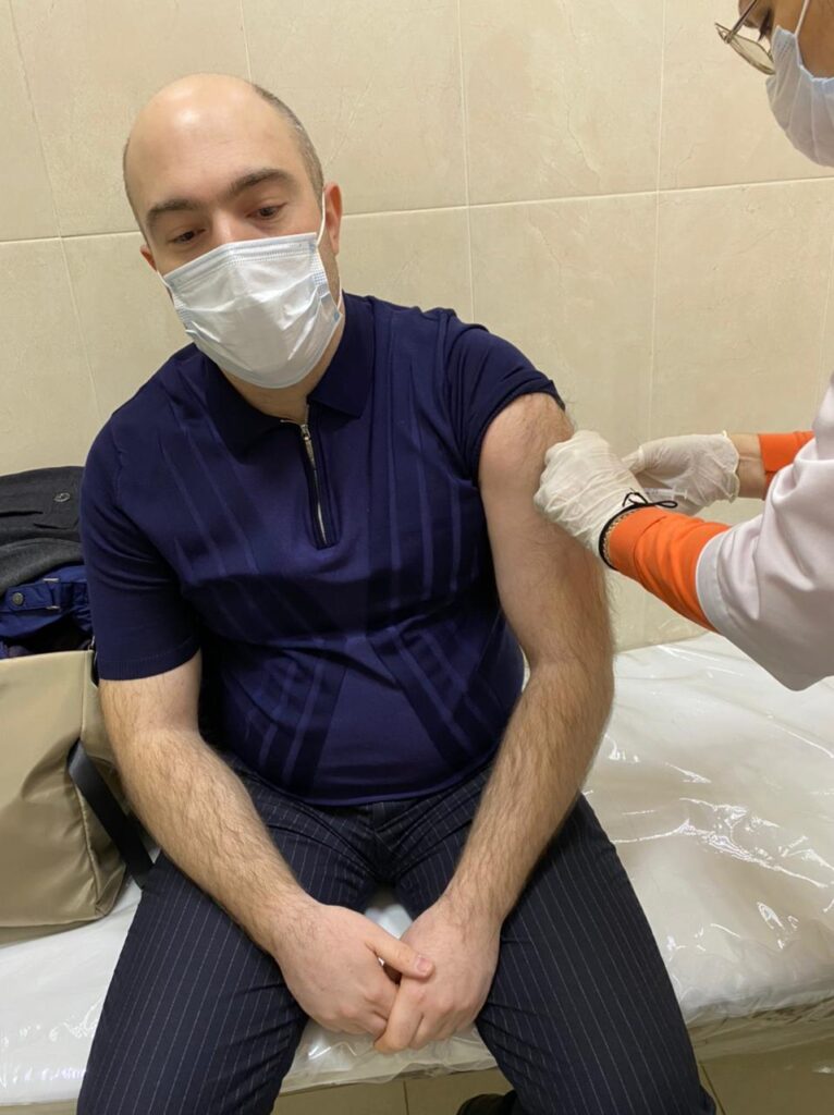 Сотрудники Миннаца РД прошли вакцинацию от Covid-19