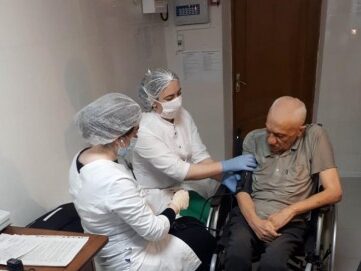 Постояльцы дома престарелых сделали вакцинацию от COVID-19