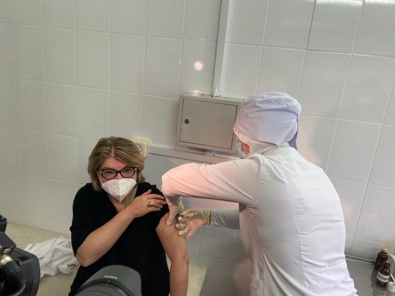 Главврачи Дагестана прививаются от коронавируса