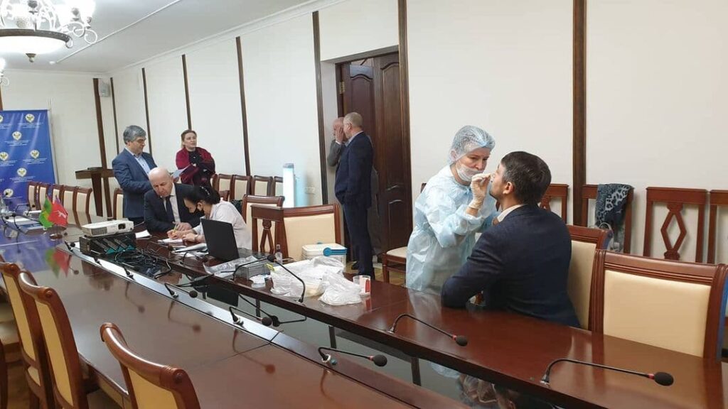 Руководство и сотрудники министерства строительства РД проходят первый этап вакцинации от COVID-19