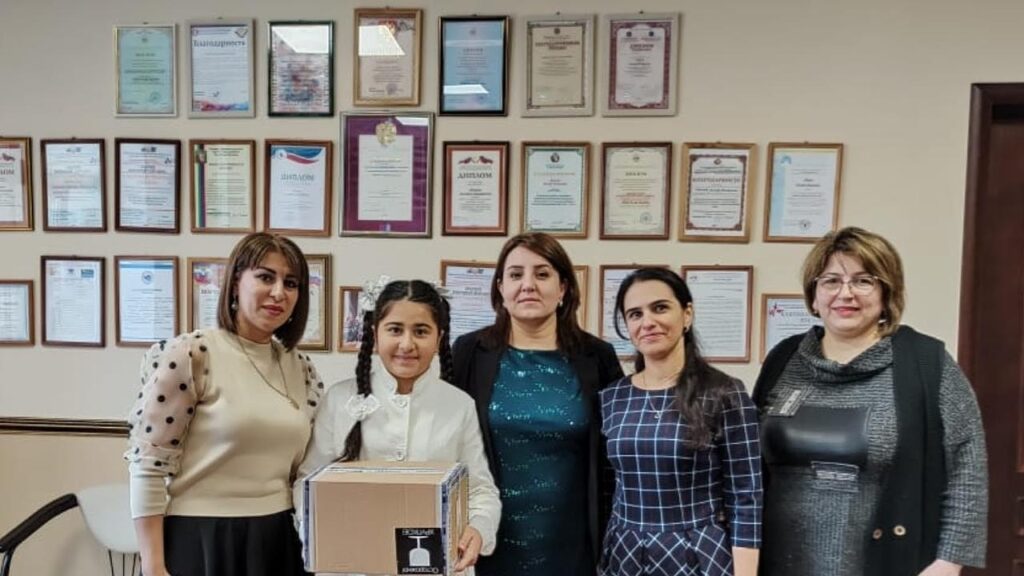 BALACA ÜRƏYİNDƏ, BÖYÜK DÜNYA DAŞIYAN MƏLƏK