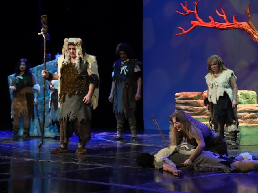 Ləzgi Dram Teatrı "İki ox" tamaşasını təqdim etdi