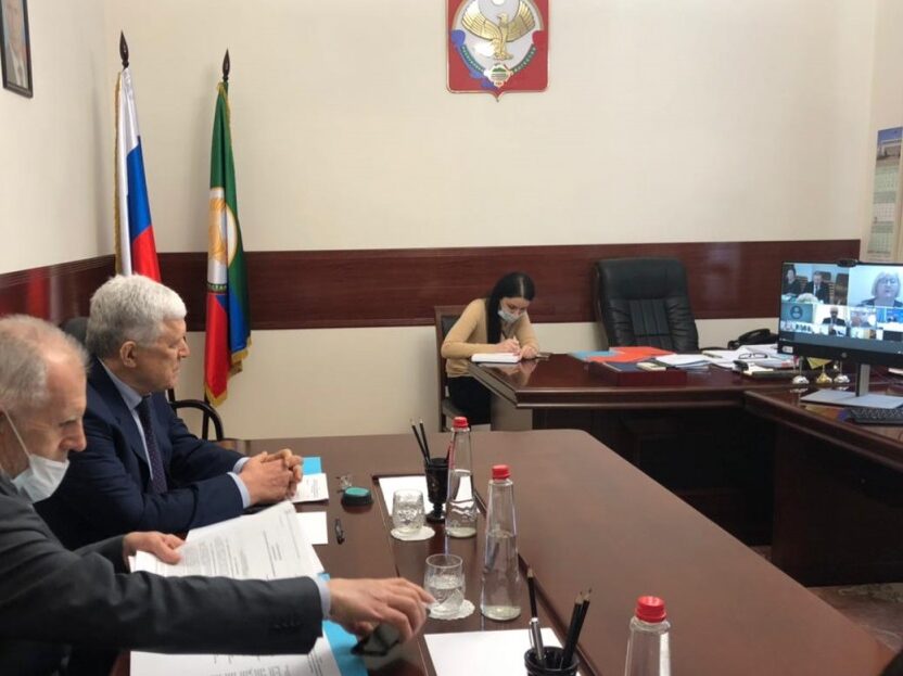 Председатель Народного Собрания Хизри Шихсаидов принял участие в заседании «круглого стола» Комитета Совета Федерации в режиме ВКС