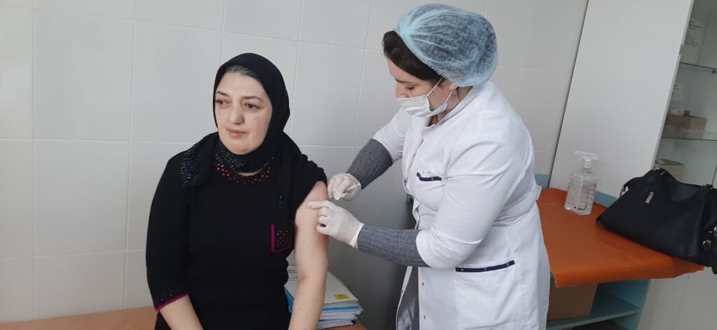 Коллектив Республиканской газеты «Дербент» получили первую дозу вакцины «Гам-Ковид-Вак»