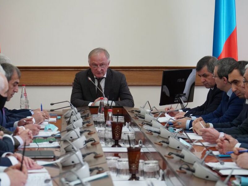 Абдулпатах Амирханов поручил проработать вопросы строительства объектов инженерной инфраструктуры на переселенческой территории Новолакского района
