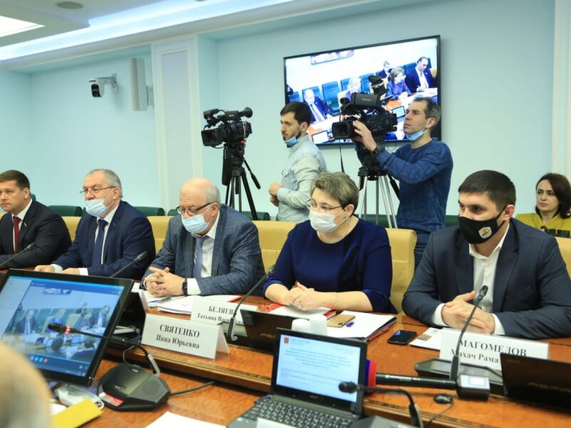 В Совете Федерации рассмотрели обращение о поддержке семей, где рождаются третьи и последующие дети
