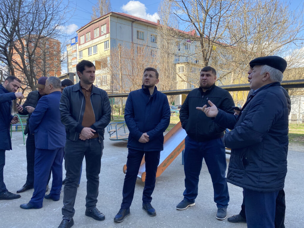 В 37 многоквартирных домах Дагестана заменят 119 отработавших срок лифтов