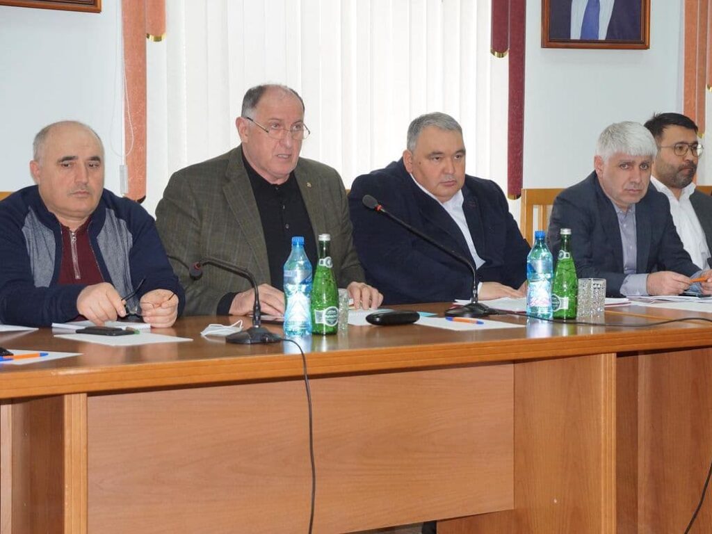 Абдулмуслим Абдулмуслимов провел встречу с активом Ногайского района