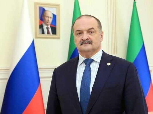 Сергей Меликов поздравил женщин Дагестана с Международным женским днем