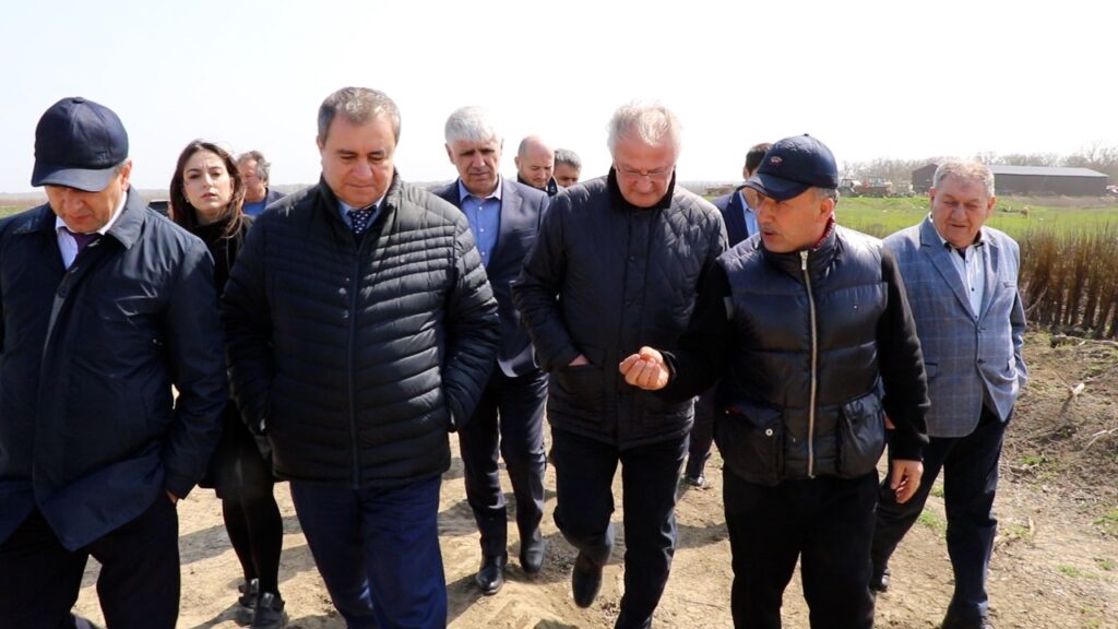 Правительство Дагестана окажет поддержку инвестпроекту по закладке садов в Дербентском районе