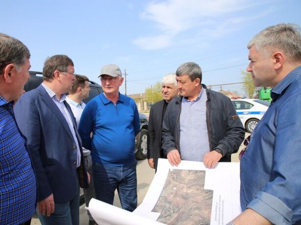 Абдулпатах Амирханов ознакомился с социально-экономическими проблемами Карабудахкентского района