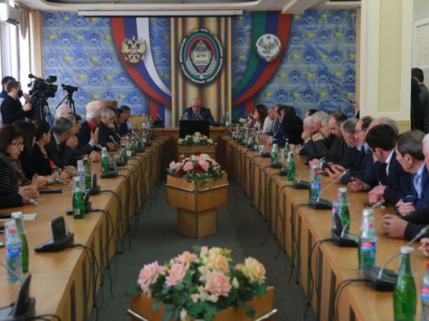 Наримана Асварова официально представили в качестве нового ректора ДГПУ