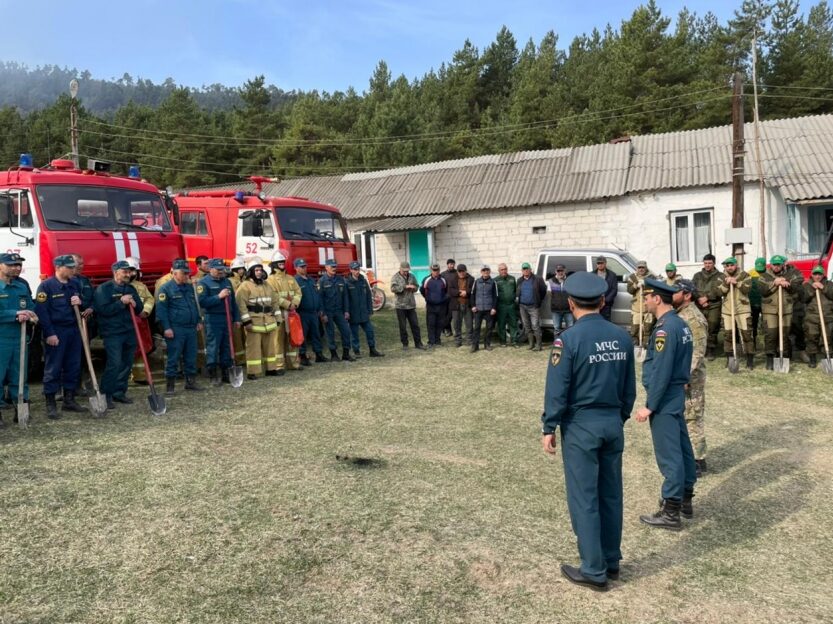 Лесные пожары вторые сутки продолжаются в Акушинском районе