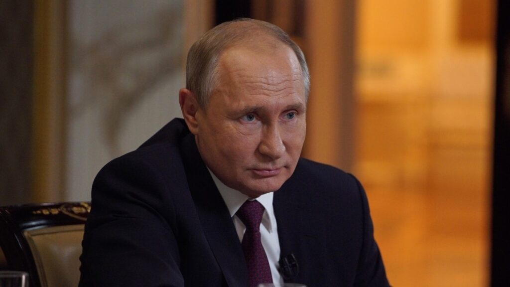 Путин поручил наладить обратную связь с регионами