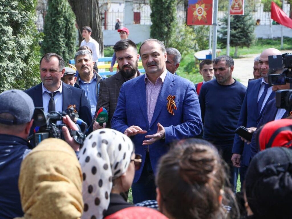 Сергей Меликов в с.Хив почтил память погибших в годы ВОВ