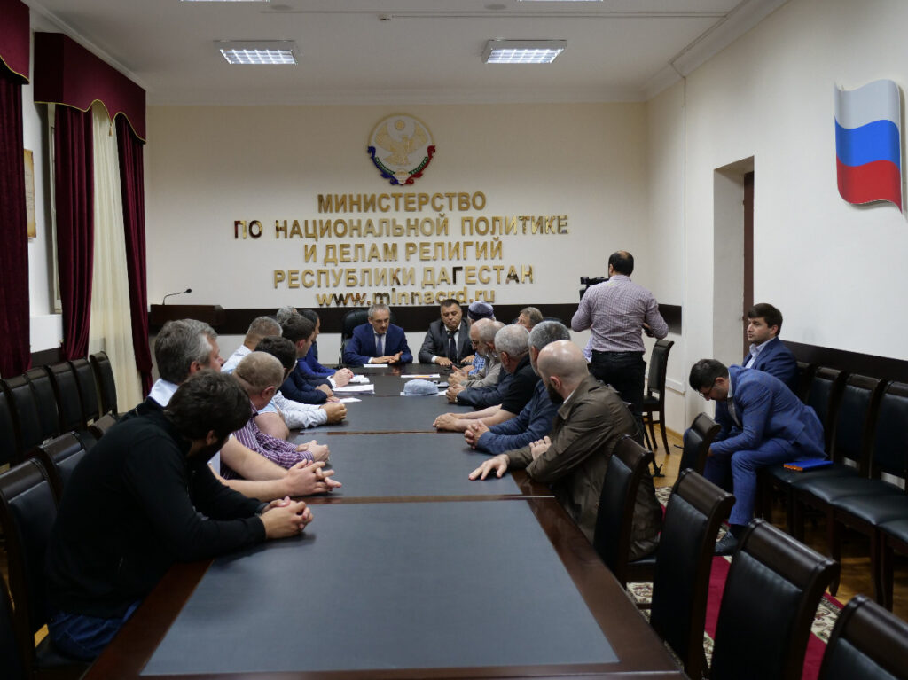 В Миннаце РД состоялась встреча с представителями поселка Альбурикент г. Махачкалы