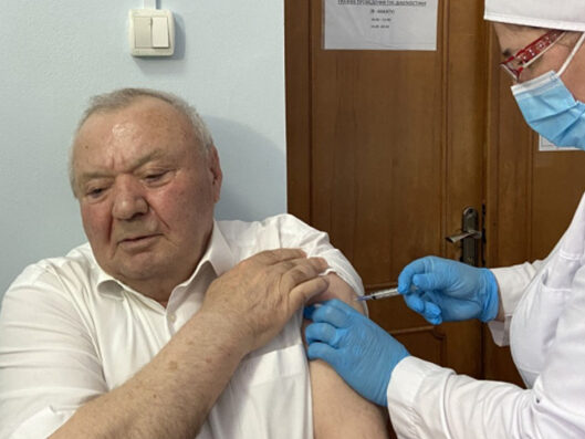 Абдулла Магомедов: «Прививаясь, мы защищаем не только себя, но и родных и близких»