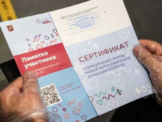 Или мили: за прививку от COVID-19 авиапассажирам предложили начислять бонусы