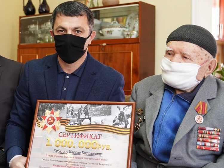 105-летнего ветерана войны Касума Кубатова поздравили с наступающим праздником Победы