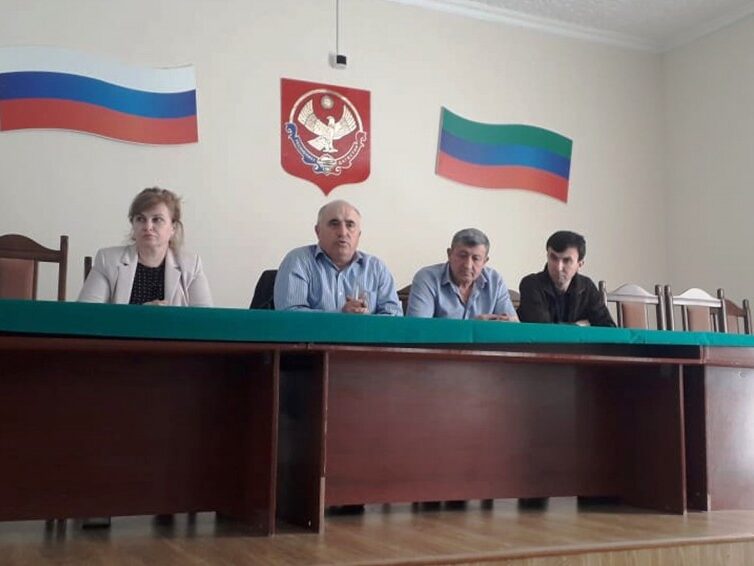 В поселке Кочубей прошло заседание Республиканского штаба по организации противосаранчовых мероприятий
