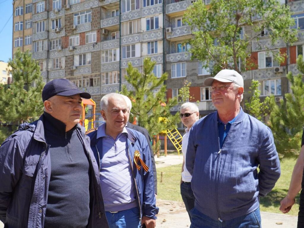 Ко Дню Победы благоустроили сквер в Каспийске