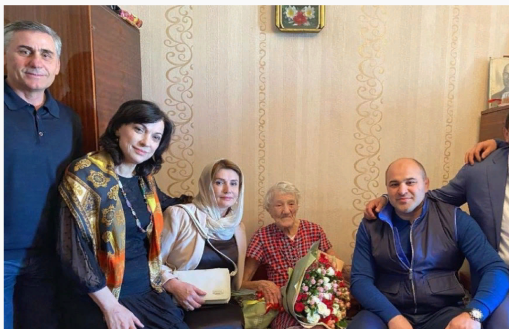 Ветеранов ВОВ: Галину Рейзову и Елену Зюряеву поздравил с Днем Победы Сажид Сажидов