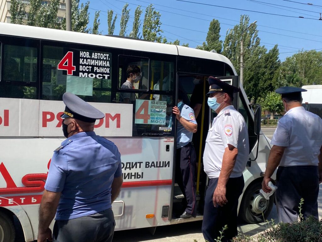 Пассажирам маршруток в Махачкале раздали маски