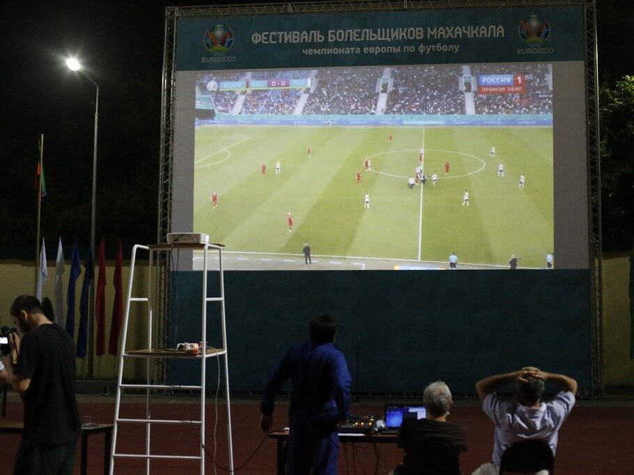 Просмотр футбольного матча чемпионата Европы  организовано Министром спорта