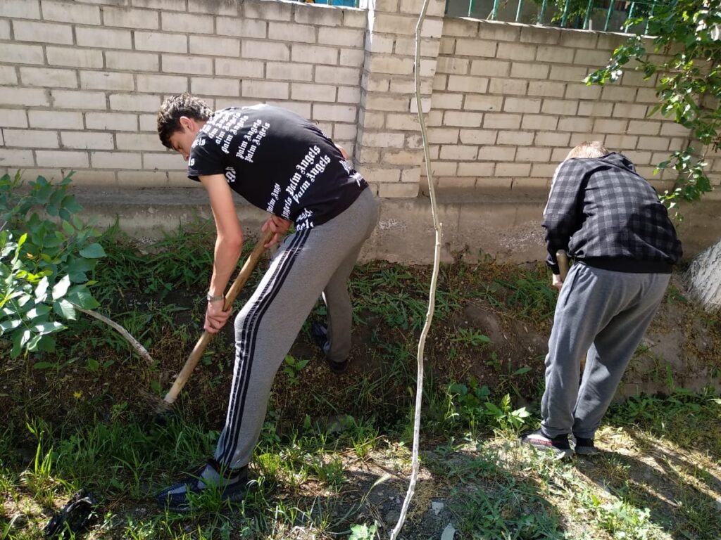 Центры занятости Минтруда временно трудоустраивают школьников