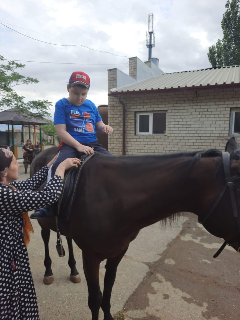 Экскурсию в конный клуб «Джигит» совершили подопечные соцобслуживания  населения | 15.06.2021 | Новости Дербента - БезФормата