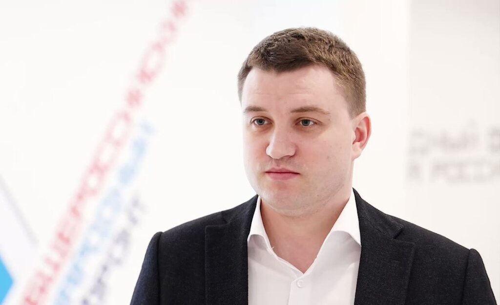 Артём Бичаев: «Возлагая цветы к мемориалу неизвестного солдата, зажигая свечу, мы отдаём дань уважения героям, которые погибли за нашу Родину»