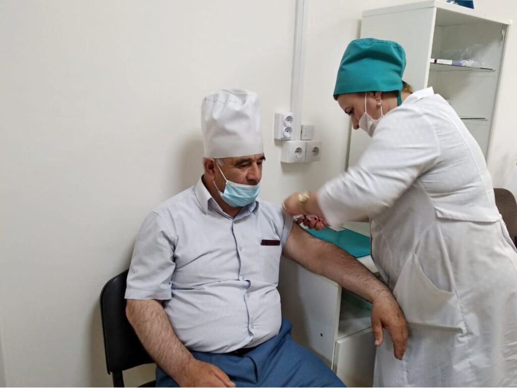 Жители Табасаранского района продолжают вакцинироваться