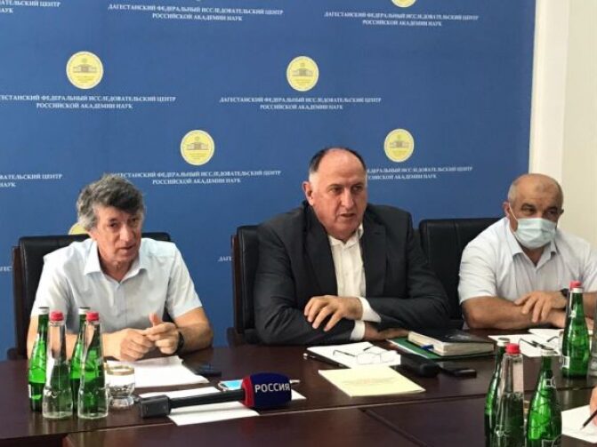 Под руководством Абдулмуслима Абдулмуслимова обсудили Проблемы опустынивания Черных земель и Кизлярских пастбищ