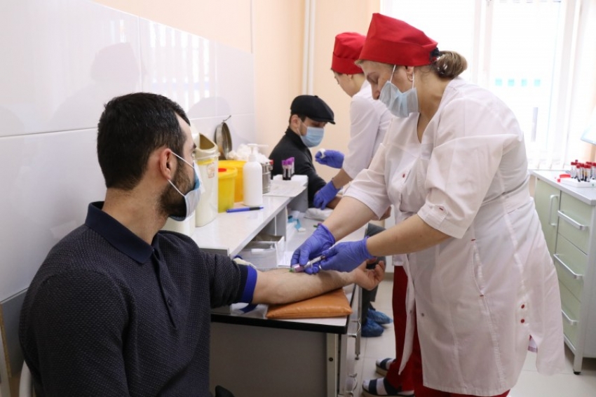 Привились от коронавируса все сотрудники Минмолодежи Дагестана
