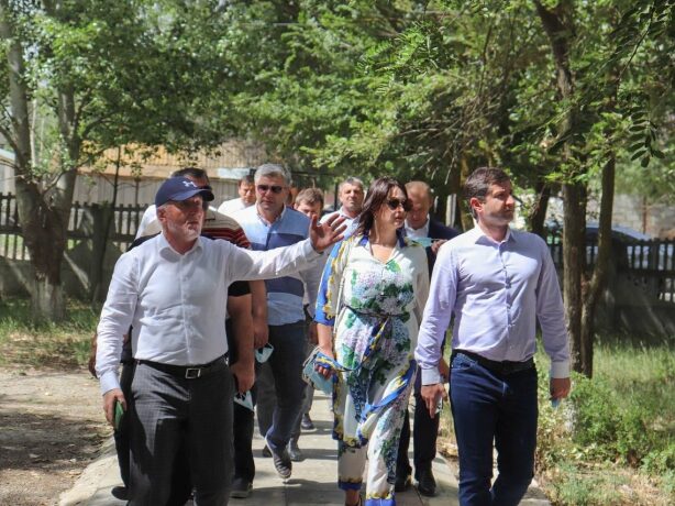 Южно-Сухокумск посетила делегация Правительства