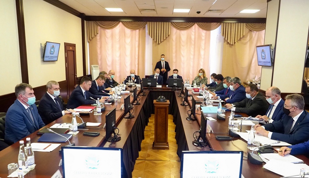 В совещании по вопросам социально-экономического развития СКФО принял участие Сергей Меликов