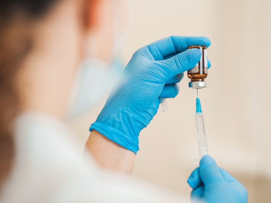 В Карабудахкентском районе продолжается вакцинация населения