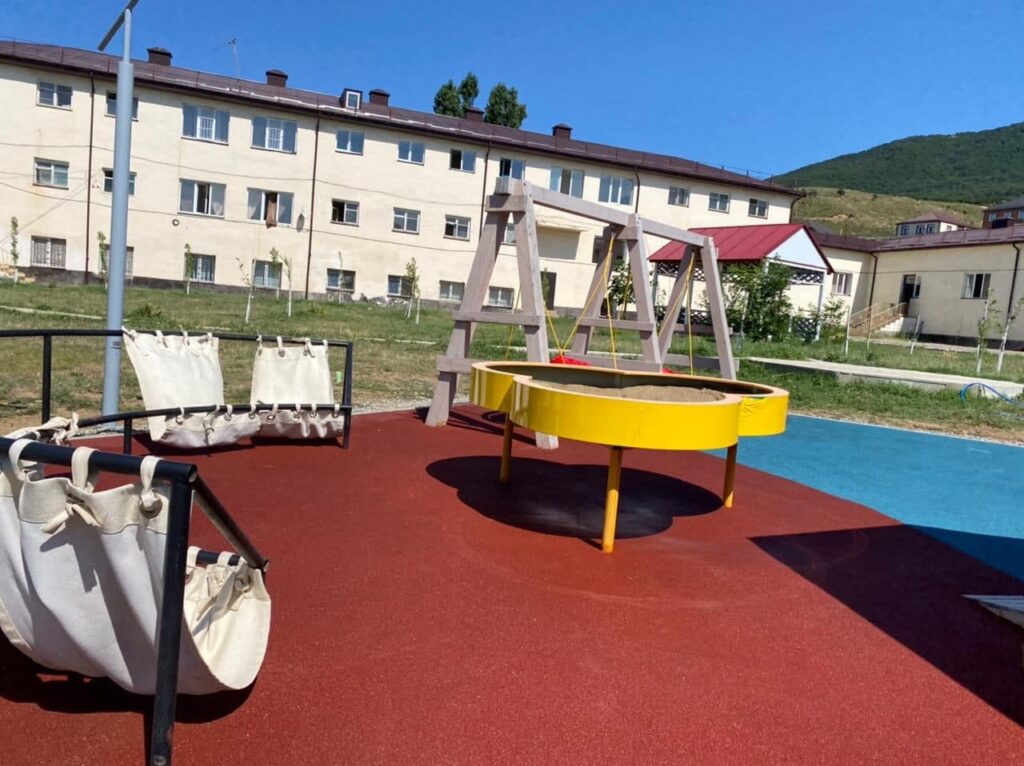 В Дагестане в Доме-интернат «Забота» построена новая детская площадка.