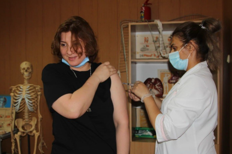Вакцинация сотрудников продолжается в ДГПУ