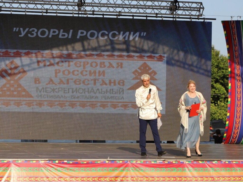 Концерт творческих коллективов и исполнителей «Узоры России» состоялся в Дагестане