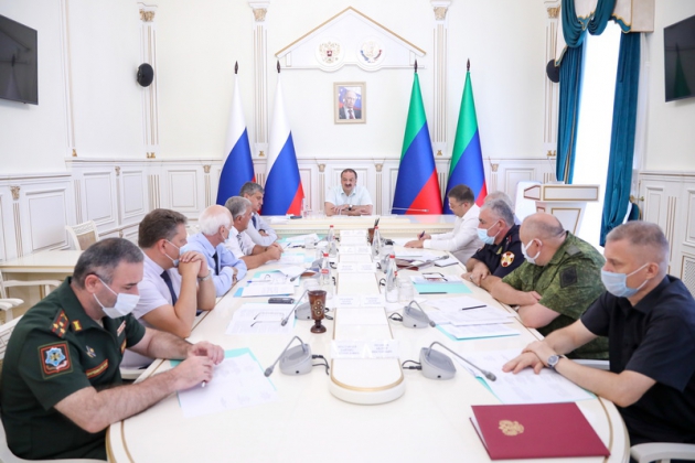 Под руководством Сергея Меликова обсудили готовность школ к новому учебному году