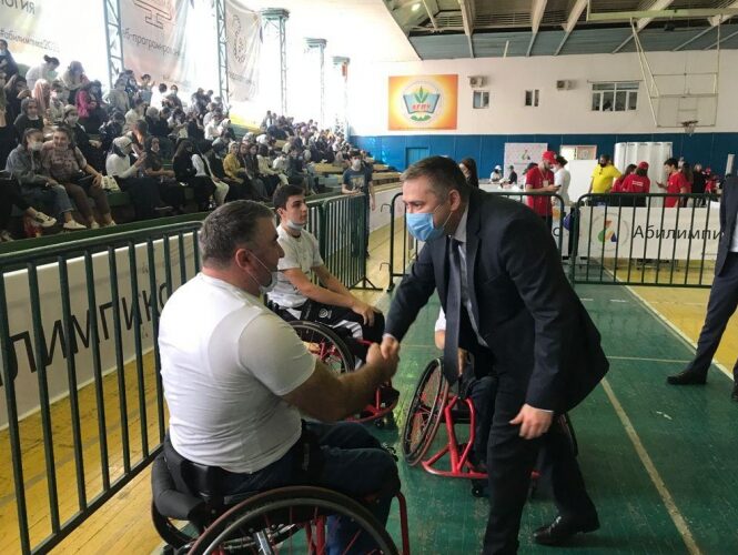 Рабочие площадки регионального чемпионата «Абилимпикс» посетил Мурад Казиев