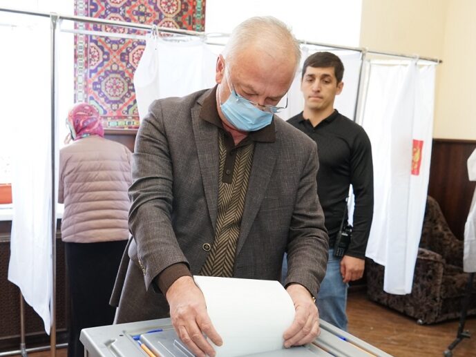 Абдулпатах Амирханов проголосовал на выборах в Госдуму и Народное Собрание РД