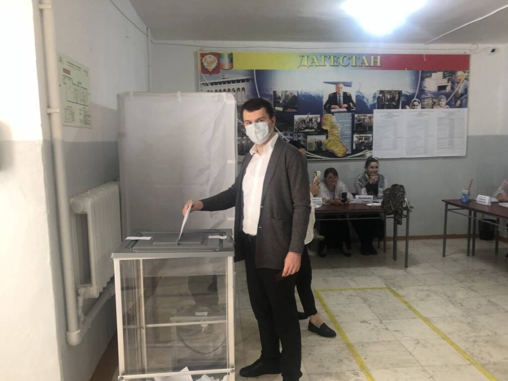 Молодогвардейцы Дагестана проголосовали на выборах в Государственную Думу и Народное Собрание