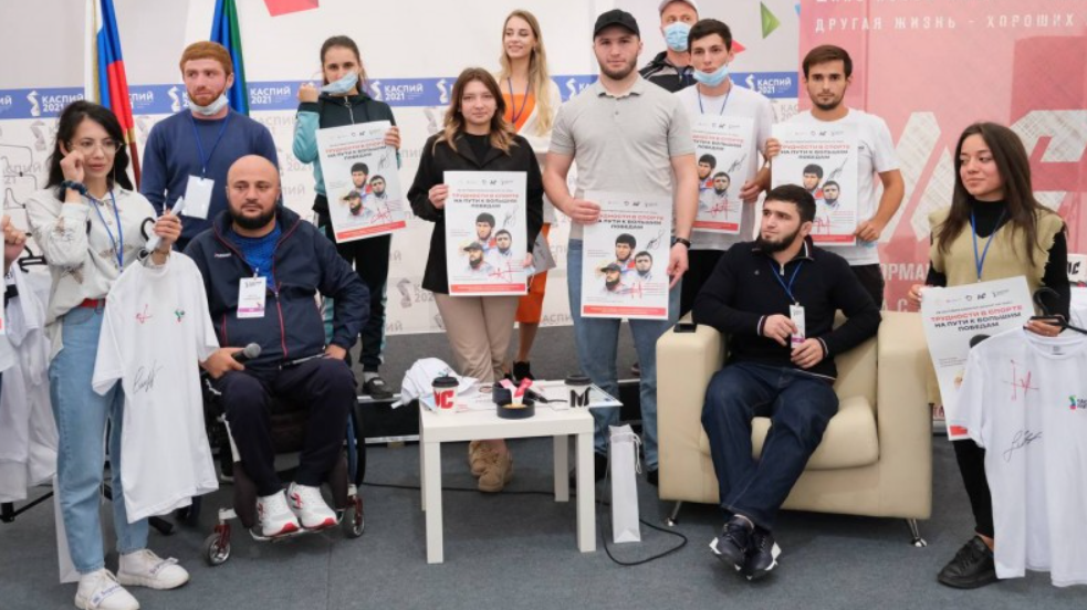 С победителями и призерами летних Олимпийских и Паралимпийских игр в Токио встретились участники Международного форума «Каспий-2021»
