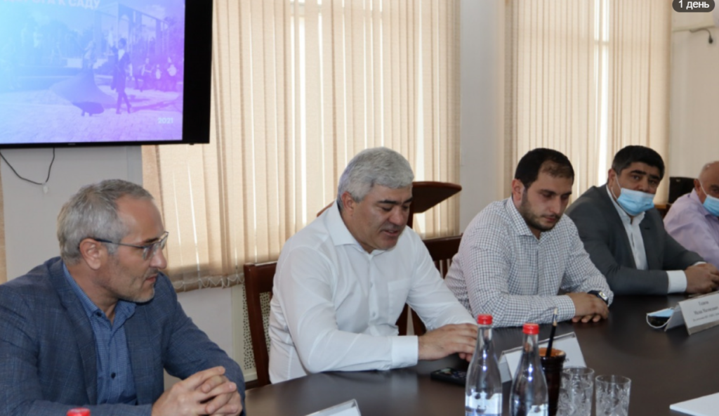 Глава города Буйнакска провел пресс-конференцию для представителей республиканских СМИ
