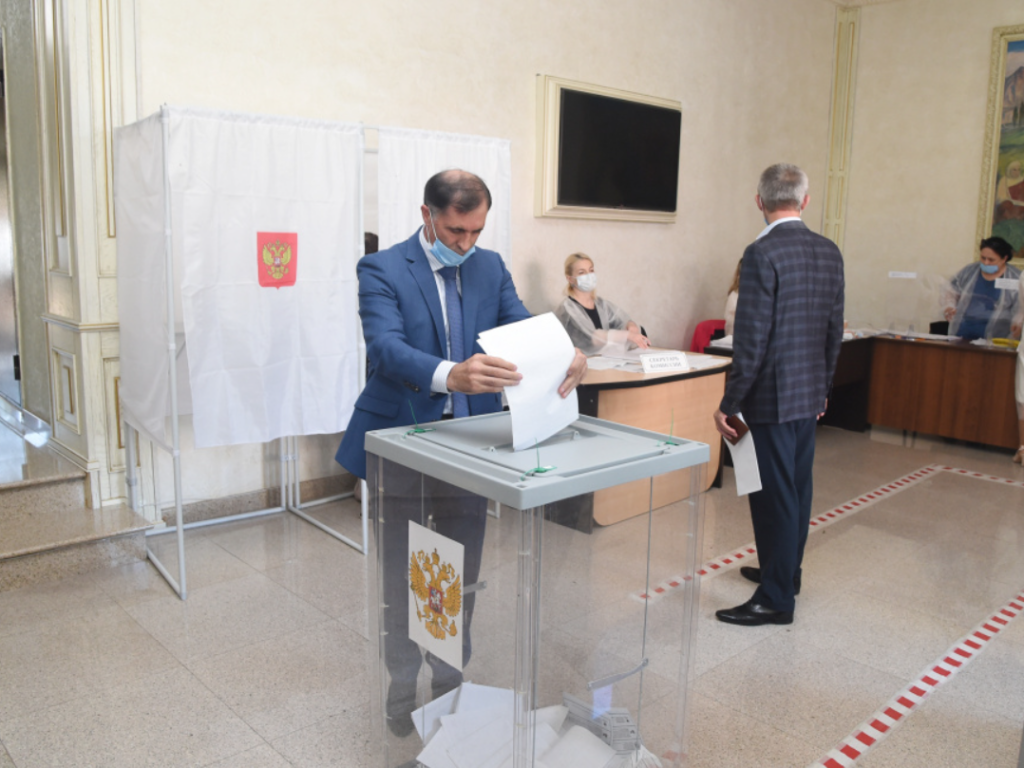 Камил Давдиев проголосовал на выборах депутатов Государственной Думы и Народного Собрания