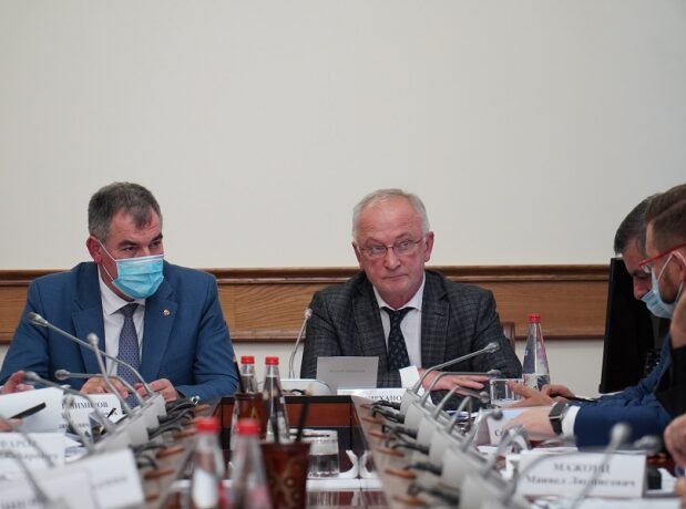На заседании Президиума Совета при Главе РД по стратегическому развитию обсудили реализацию нацпроектов