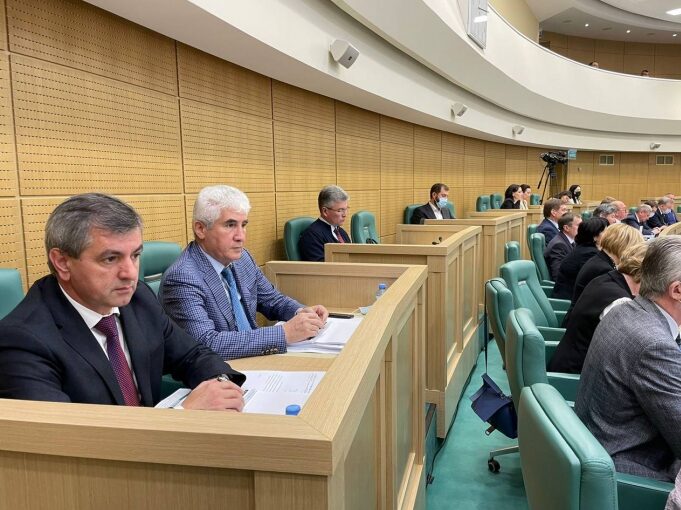 Нюсрет Омаров принял участие в парламентских слушаниях о проекте федерального бюджета в Совете Федерации